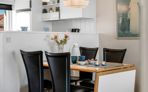 Dafna - 100M from the Sea: Bois, Tache De Bois, Planche, Dur, Chalet, Plate-Forme, Siding, Ombre, Parquet, Batiments Jardin
