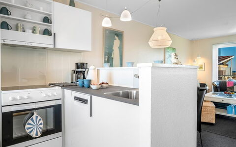Dafna - 100M from the Sea: Bois, Tache De Bois, Planche, Dur, Chalet, Plate-Forme, Siding, Ombre, Parquet, Batiments Jardin