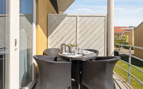 Dafna - 100M from the Sea: Bois, Tache De Bois, Planche, Dur, Chalet, Plate-Forme, Siding, Ombre, Parquet, Batiments Jardin