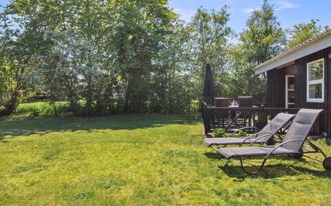 Fredegæst - 700M from the Sea: Herbe, Arbuste, Lot Terre, Jardin, Pelouse, Chalet, Ombre, Prairie, Cour, Arrière-Cour