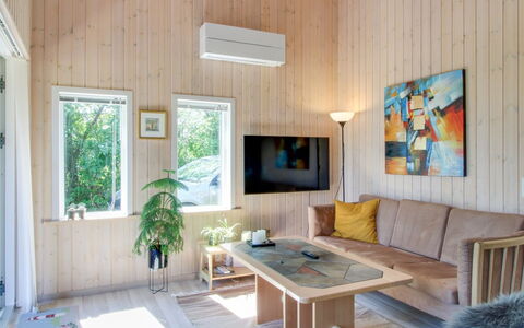 Fredegæst - 700M from the Sea: Meubles, Design Intérieur, Appartement, Sol, Sol, Table, Chaise, Pièce, Domicile, Table Cuisine Et Salle A Manger