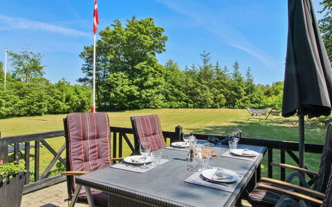 Fredegæst - 700M from the Sea: Meubles, Design Intérieur, Appartement, Sol, Sol, Table, Chaise, Pièce, Domicile, Table Cuisine Et Salle A Manger