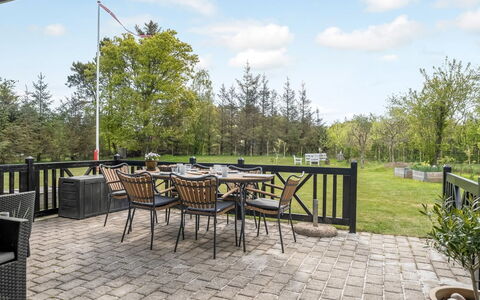 Fredegæst - 700M from the Sea: Meubles, Chaise, Mobilier De Jardin, Table, Tableau De Plein Air, Paysage, Lot Terre, Table Cuisine Et Salle A Manger, Jardin, Ombre