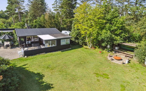 Annamie - 650M from the Sea: Arbuste, Zone Résidentielle, Maison, Domicile, Chalet, Lot Terre, Toit, Jardin, Biens, Couverture De Sol
