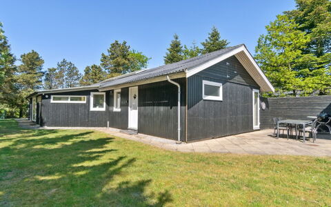 Aud - 300M from the Sea: Piscine, Chaîne De Montagnes, Eco Hôtel, Recours, Biens, Vallée, Villa, Aménagement Paysager, Ville Resort, Arrière-Cour