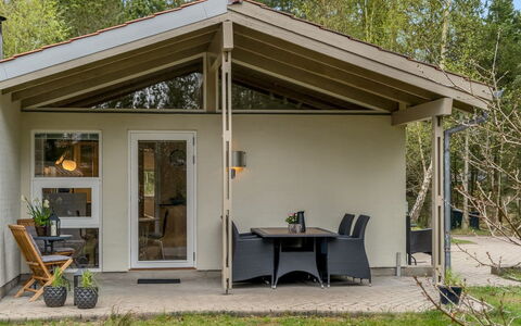Merte - 300M from the Sea: Porte, Chalet, Domicile, Batiments Jardin, Porche, Chaise, Structure En Plein Air, Cabanon, Cour, Ombre