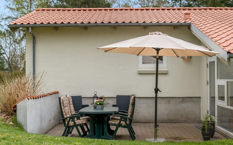 Merte - 300M from the Sea: Meubles, Mobilier De Jardin, Parapluie, Chaise, Tableau De Plein Air, Ombre, Jardin, Arrière-Cour, Patio, Tache De Bois