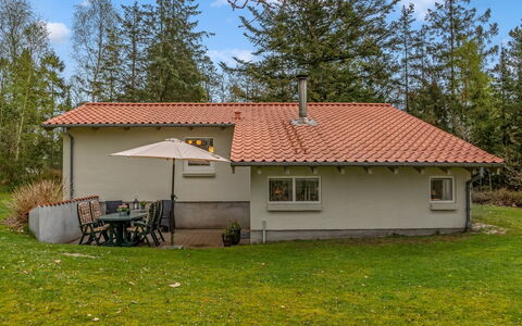 Merte - 300M from the Sea: Herbe, Bâtiment, Fenêtre, Maison, Toit, Domicile, Chalet, Arbuste, Lot Terre