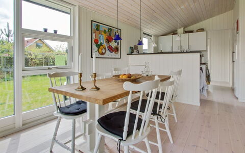 Fleur - 50M from the Sea: Bois, Tache De Bois, Planche, Dur, Chalet, Plate-Forme, Siding, Ombre, Parquet, Batiments Jardin