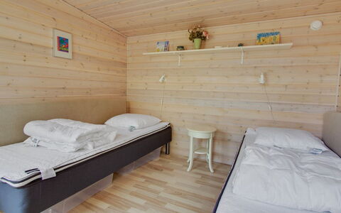 Fleur - 50M from the Sea: Bois, Sol, Sol, Meubles, Design Intérieur, Plafond, Pièce, Chambre, Parquet, Lit