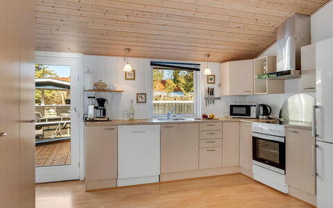 Eli - 1.4Km from the Sea: Cuisine, Appareil De Cuisine, Comptoir, Meubles, Design Intérieur, Sol, Principaux Appliance, Bois, Plafond, Sol