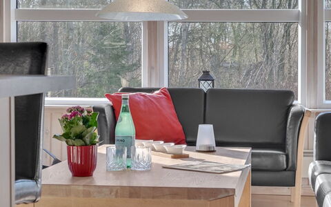 Mikko - 2.2Km from the Sea: Meubles, Design Intérieur, Sol, Bois, Sol, Plafond, Parquet, Chaise, Table, Éclairage