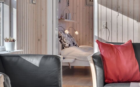 Mikko - 2.2Km from the Sea: Meubles, Design Intérieur, Sol, Bois, Sol, Plafond, Parquet, Chaise, Table, Éclairage