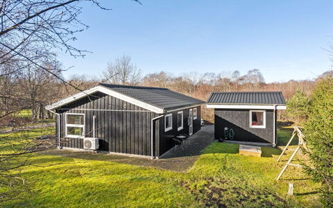 Mikko - 2.2Km from the Sea: Meubles, Design Intérieur, Sol, Bois, Sol, Plafond, Parquet, Chaise, Table, Éclairage