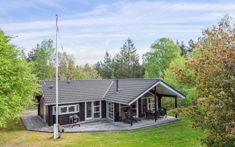 Hejdi - 350M from the Sea: Toit, Maison, Domicile, Chalet, Porte, Siding, Plate-Forme, Porche, Planche, Dur