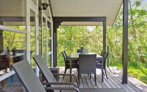 Hejdi - 350M from the Sea: Toit, Maison, Domicile, Chalet, Porte, Siding, Plate-Forme, Porche, Planche, Dur