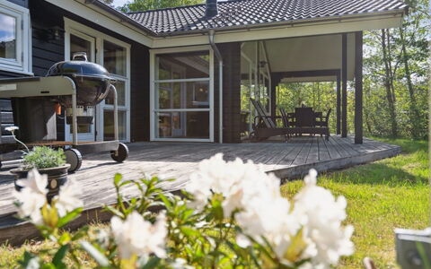 Hejdi - 350M from the Sea: Toit, Maison, Domicile, Chalet, Porte, Siding, Plate-Forme, Porche, Planche, Dur
