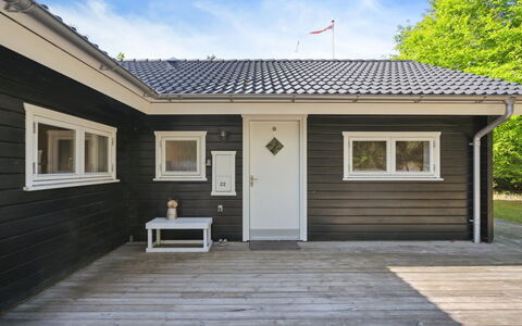 Hejdi - 350M from the Sea: Toit, Maison, Domicile, Chalet, Porte, Siding, Plate-Forme, Porche, Planche, Dur