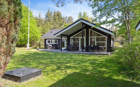 Hejdi - 350M from the Sea: Toit, Maison, Domicile, Chalet, Porte, Siding, Plate-Forme, Porche, Planche, Dur