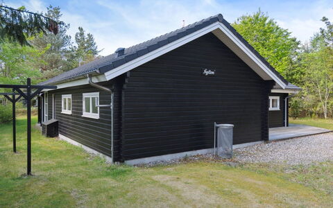 Hejdi - 350M from the Sea: Toit, Maison, Domicile, Chalet, Porte, Siding, Plate-Forme, Porche, Planche, Dur