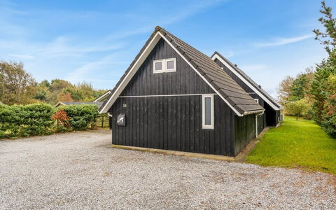 Hejdie - 150M from the Sea: Toit, Domicile, Maison, Siding, Chalet, Composite, Porte, Fenêtre À Guillotine, Biens, Cheminée
