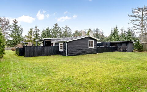 Daliborka - 600M from the Sea: Bois, Toit, Maison, Chalet, Porte, Domicile, Siding, Lot Terre, Batiments Jardin, Cabanon