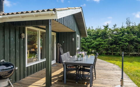 Myrna - 300M from the Sea: Piscine, Mobilier De Jardin, Meubles, Recours, Dalle, Eco Hôtel, Ombre, Chaise, Loisir, Biens