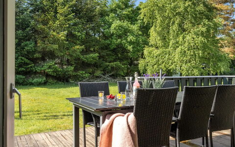 Myrna - 300M from the Sea: Piscine, Mobilier De Jardin, Meubles, Recours, Dalle, Eco Hôtel, Ombre, Chaise, Loisir, Biens