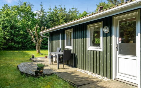 Myrna - 300M from the Sea: Piscine, Mobilier De Jardin, Meubles, Recours, Dalle, Eco Hôtel, Ombre, Chaise, Loisir, Biens