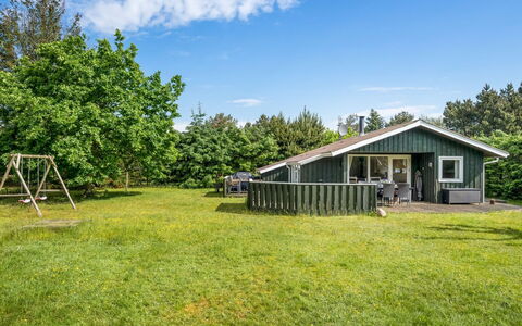 Myrna - 300M from the Sea: Piscine, Mobilier De Jardin, Meubles, Recours, Dalle, Eco Hôtel, Ombre, Chaise, Loisir, Biens
