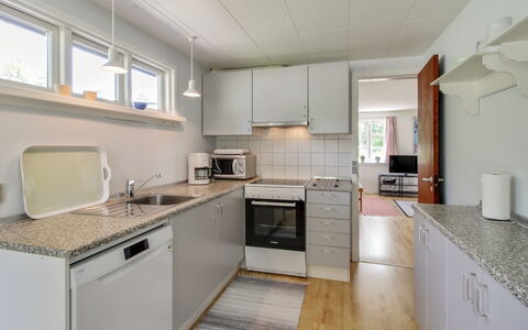 Ingalise - 500M from the Sea: Cuisine, Sol, Principaux Appliance, Appareil De Cuisine, Comptoir, Bois, Design Intérieur, Sol, Plafond, Cabinetry