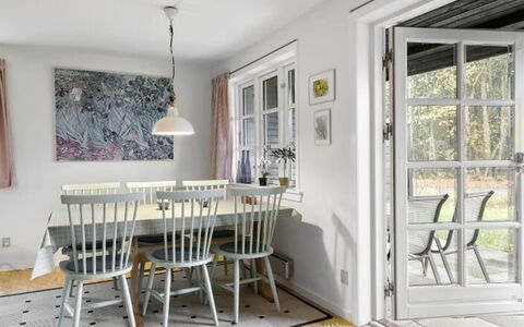 Ingalise - 500M from the Sea: Meubles, Sol, Design Intérieur, Sol, Bois, Salle À Manger, Chaise, Table Cuisine Et Salle A Manger, Plafond, Table