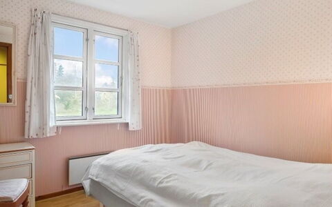 Ingalise - 500M from the Sea: Bois, Chambre, Drap De Lit, Sol, Lit, Sol, Design Intérieur, Literie, Domicile, Linge