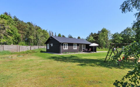 Ingalise - 500M from the Sea: Maison, Chalet, Domicile, Toit, Pelouse, Ferme, Biens, Batiments Jardin, Jardin, Cour