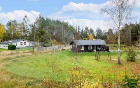 Ingalise - 500M from the Sea: Arbre, Herbe, Maison, Arbuste, Chalet, Domicile, Zone Rurale, Paysage, Lot Terre