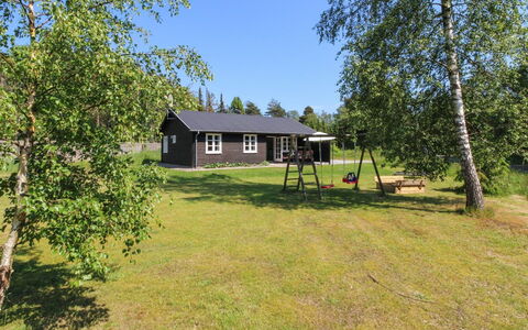 Ingalise - 500M from the Sea: Herbe, Arbre, Maison, Chalet, Domicile, Toit, Lot Terre, Zone Rurale, Plaine, Pelouse