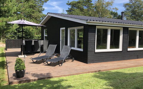 Meline - 350M from the Sea: Maison, Chalet, Domicile, Porche, Siding, Toit, Batiments Jardin, Cabanon, Cour, Ombre