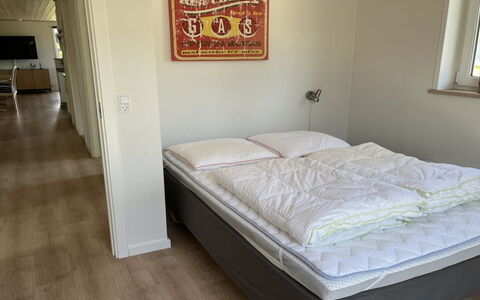 Meline - 350M from the Sea: Bois, Sol, Sol, Chambre, Meubles, Design Intérieur, Lit, Cadre De Lit, Literie, Drap De Lit