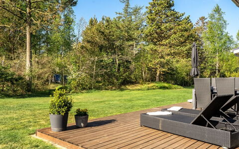 Meline - 350M from the Sea: Toit, Maison, Domicile, Chalet, Siding, Biens, Allée, Batiments Jardin, Cour, Cabanon