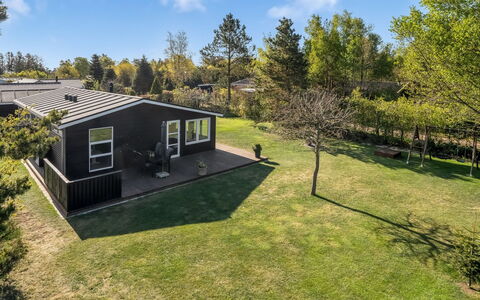 Meline - 350M from the Sea: Toit, Maison, Domicile, Chalet, Siding, Biens, Allée, Batiments Jardin, Cour, Cabanon