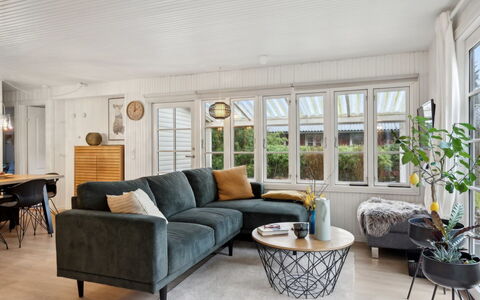 Astrid - 875M from the Sea: Meubles, Canapé, Design Intérieur, Salon, Domicile, Sol, Sol