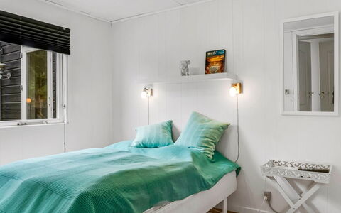Sigfred - 1.5Km from the Sea: Design Intérieur, Meubles, Chambre, Sol, Sol, Bois, Lit, Plafond, Pièce, Drap De Lit