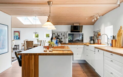 Sigfred - 1.5Km from the Sea: Cuisine, Comptoir, Meubles, Sol, Design Intérieur, Bois, Plafond, Cabinetry, Sol, Appareil De Cuisine