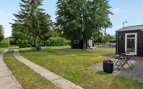Sigfred - 1.5Km from the Sea: Herbe, Pelouse, Jardin, Ombre, Cour, Parc, Aménagement Paysager, Arrière-Cour, Batiments Jardin, À Feuilles Persistantes