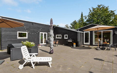 Sigfred - 1.5Km from the Sea: Bois, Tache De Bois, Planche, Dur, Chalet, Plate-Forme, Siding, Ombre, Parquet, Batiments Jardin