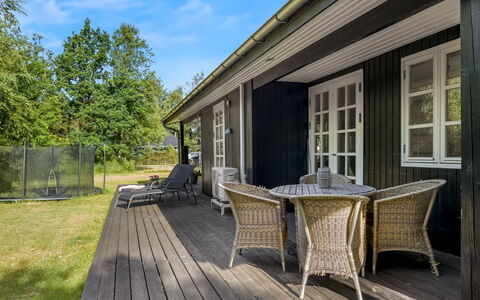 Sunaj - from the Sea: Toit, Maison, Domicile, Chalet, Siding, Biens, Allée, Batiments Jardin, Cour, Cabanon