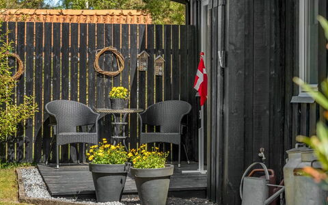 Ditleif - 400M from the Sea: Piscine, Mobilier De Jardin, Meubles, Recours, Dalle, Eco Hôtel, Ombre, Chaise, Loisir, Biens