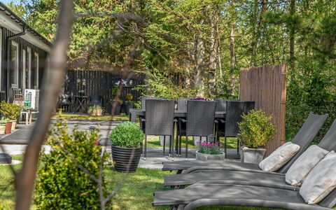 Ditleif - 400M from the Sea: Piscine, Mobilier De Jardin, Meubles, Recours, Dalle, Eco Hôtel, Ombre, Chaise, Loisir, Biens