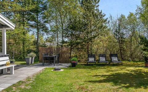 Ditleif - 400M from the Sea: Piscine, Mobilier De Jardin, Meubles, Recours, Dalle, Eco Hôtel, Ombre, Chaise, Loisir, Biens