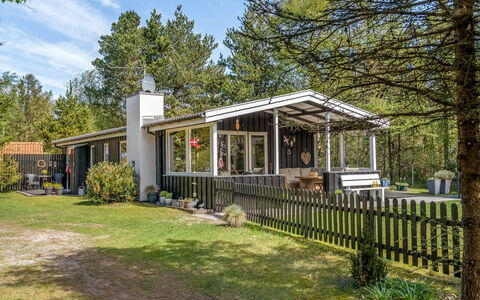 Ditleif - 400M from the Sea: Piscine, Mobilier De Jardin, Meubles, Recours, Dalle, Eco Hôtel, Ombre, Chaise, Loisir, Biens